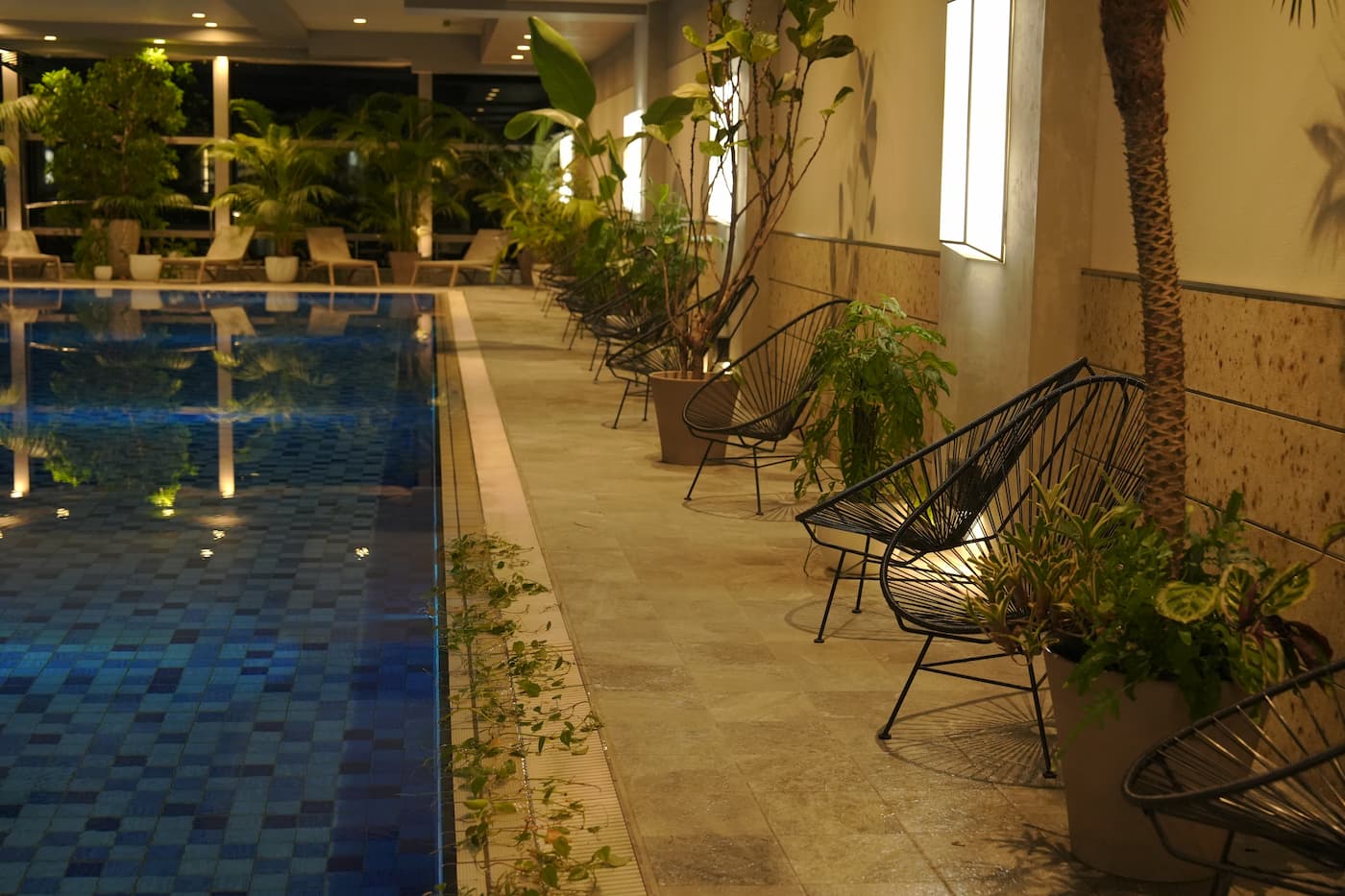 26Fリゾート感溢れる椅子